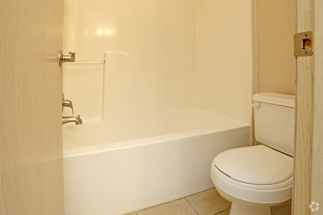 1BR, 1BA - 600 SF