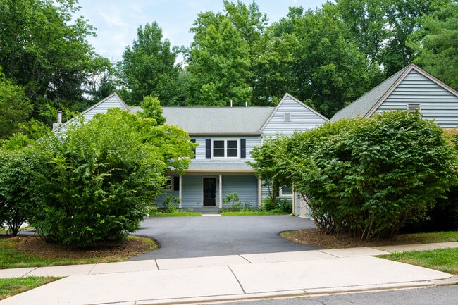 Building Photo - 211 Ross Stevenson Cir Rental