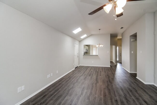 Photo - 900 Springfield Dr