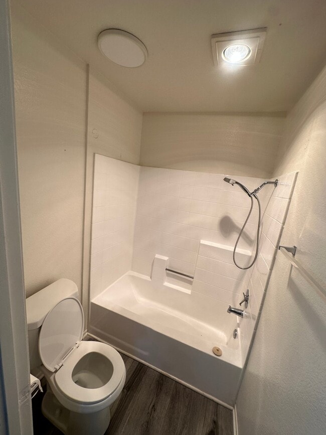 Photo - 7040 Haskell Ave Unidad 310