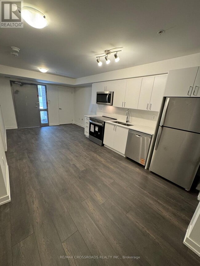 Photo - 1680 Victoria Park Ave