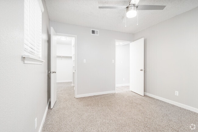 1BR, 1BA - 645SF - Bedroom