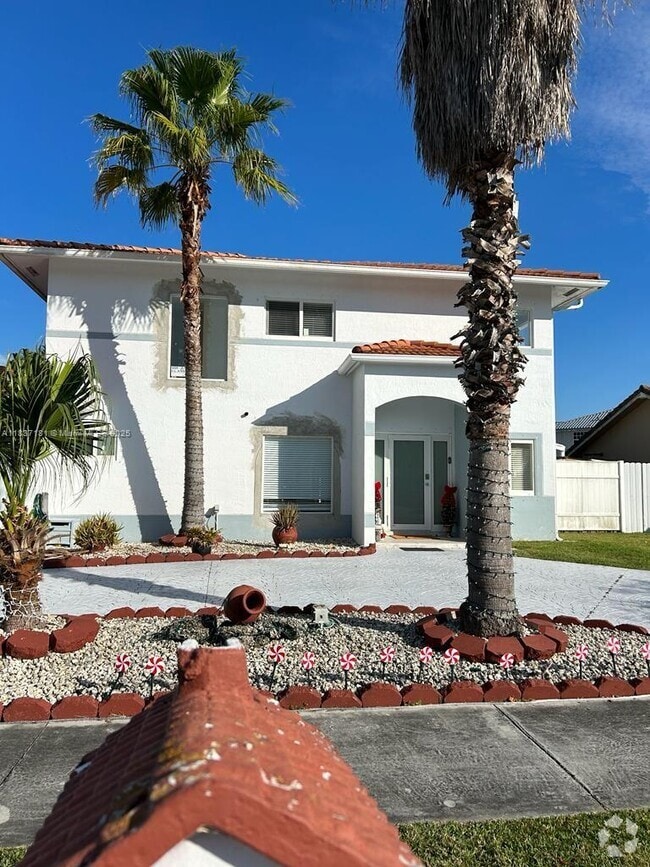 Building Photo - 12923 SW 207th Terrace Rental