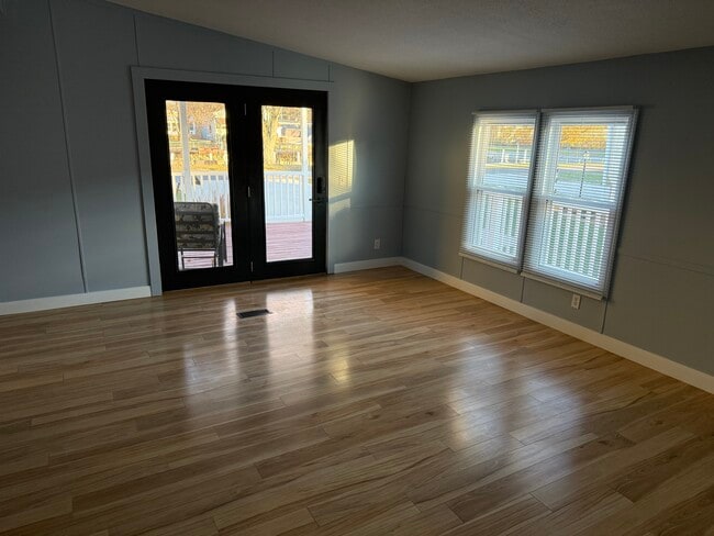 Photo - 700 S Clyde St