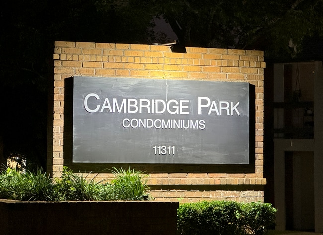 Building Photo - Great location off Blanco near Wurzbach and West Ave | 2 Bedroom | 2 Bath | Top Floor