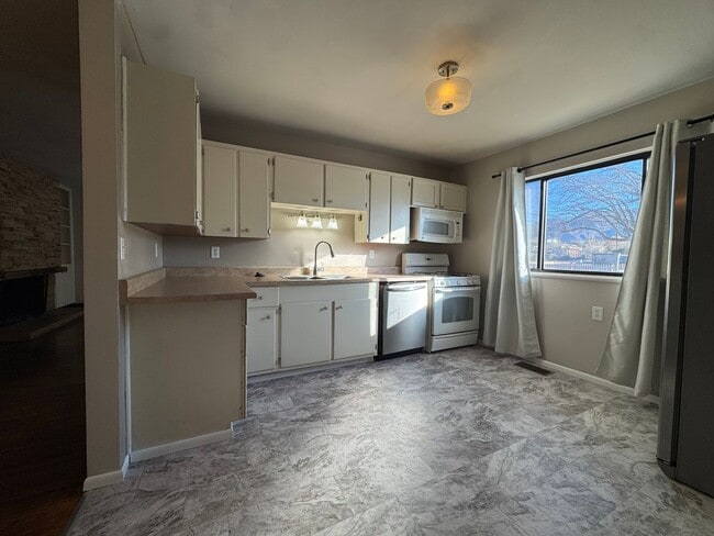 Photo - Spacious NE Heights Home