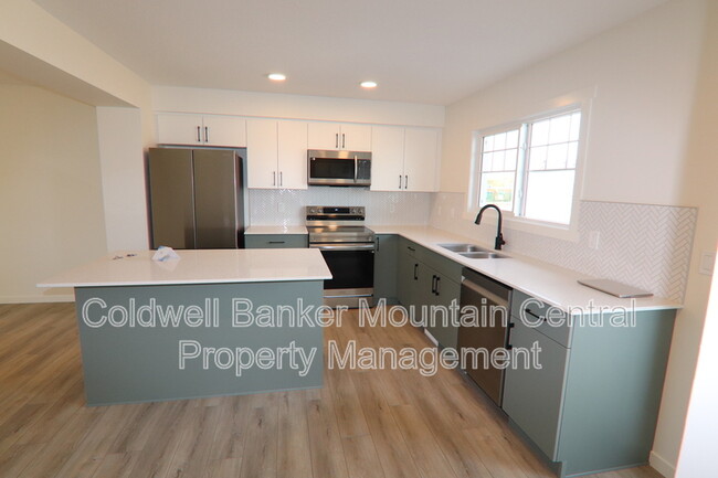 Photo - 22825-22884 84 Ave NW