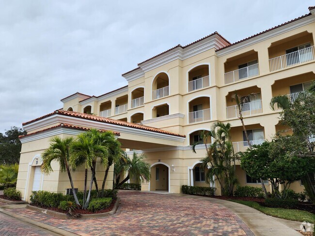 Building Photo - 35 Harbour Isle Dr E Unit 104 Rental
