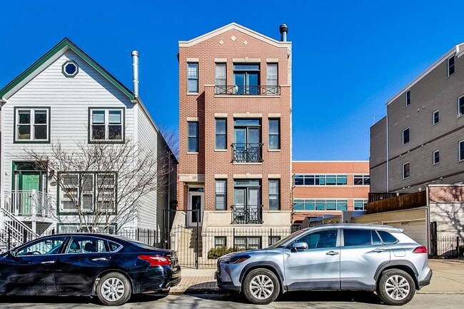 Photo - 1330 W Fletcher St