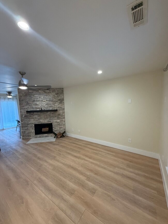 Photo - 104 Friar Ln