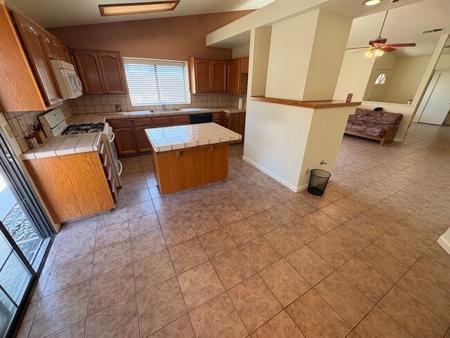 Photo - Cozy 3 bedroom, 2 bathroom home in Northeast Visalia