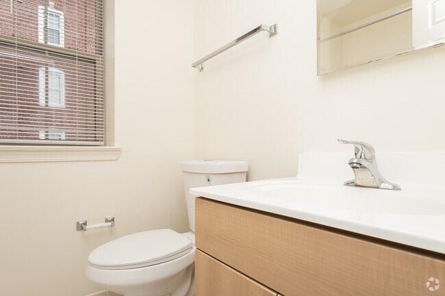 1 habitación, 1 baño, 700 pies cuadrados, baño