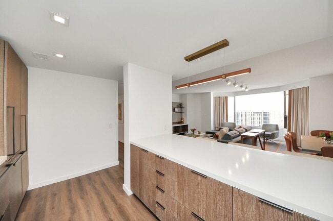 Building Photo - 1300 Lamar St Unit S8 Rental