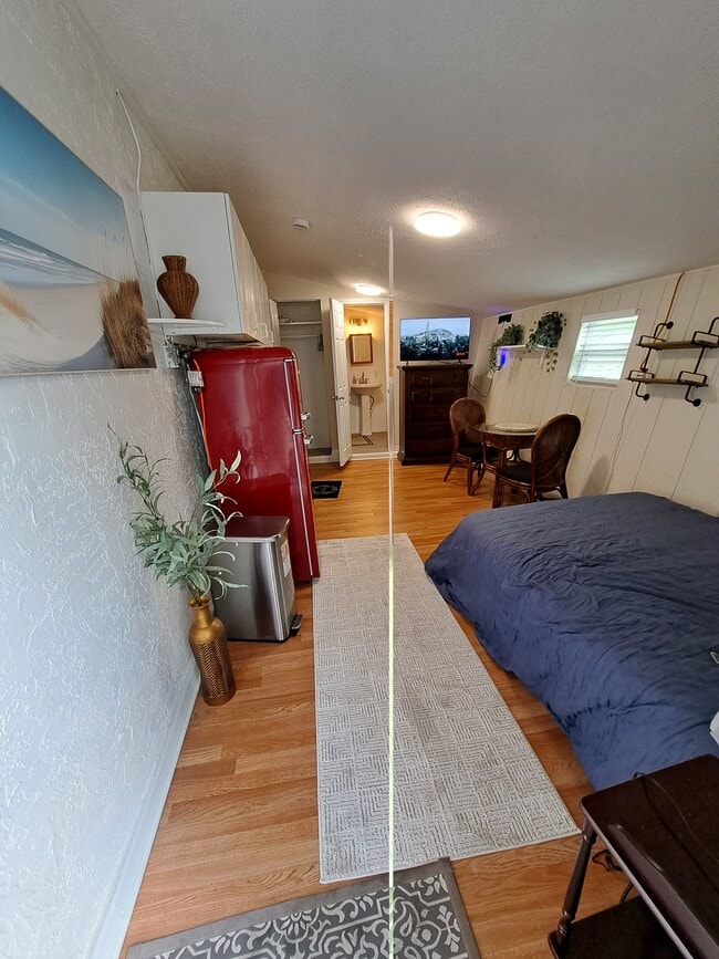 Building Photo - 6221 SW 41st Pl Unit Cozy