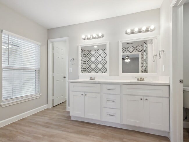 Photo - 1127 Cascade Creek Dr