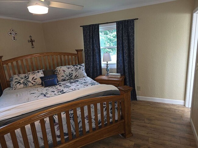 Photo - 544 Midland Dr