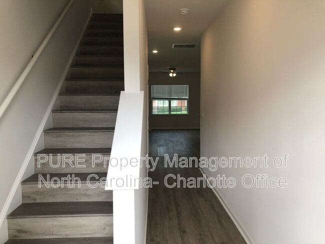 Photo - 5517 Carrington Ct