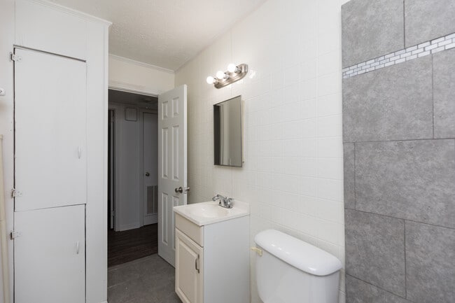 Photo - 912 Huron St