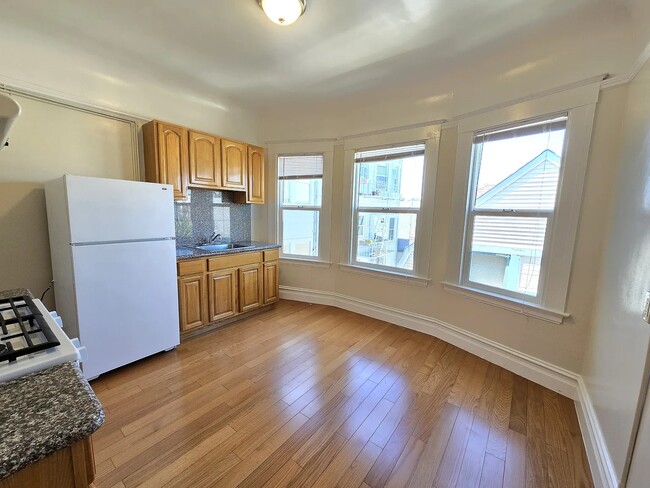 Photo - 1042 Irving St