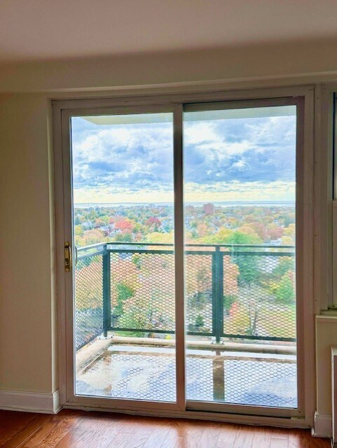 PRIVATE BALCONY - 2625 Park Ave Unidad 14D