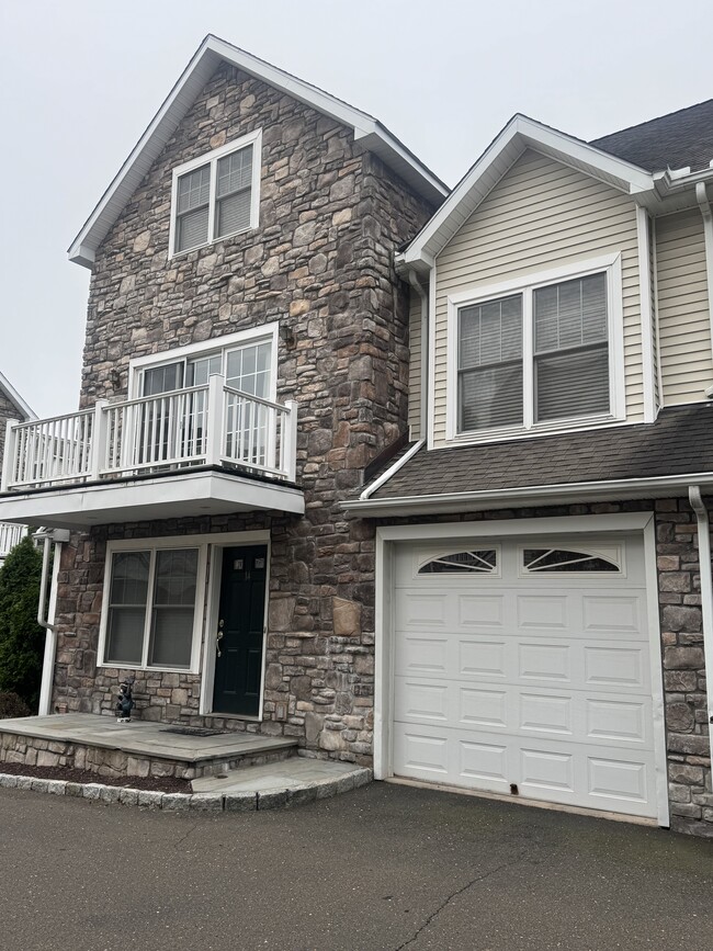 Building Photo - 39 Maple Tree Ave Unit 14 Rental