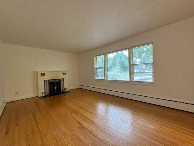 Photo - Upper level-73 Eugenia Street Barrie