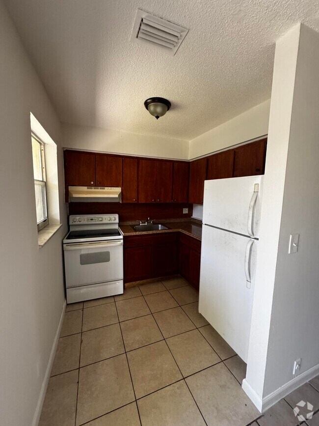 Building Photo - 704 SW 16th Ave Unit 3 Rental