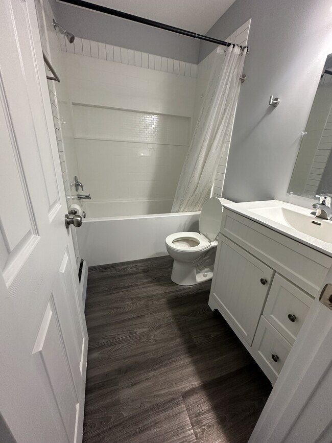 4621 Veterans Way Unit 35 - FURNISHED - Renovated