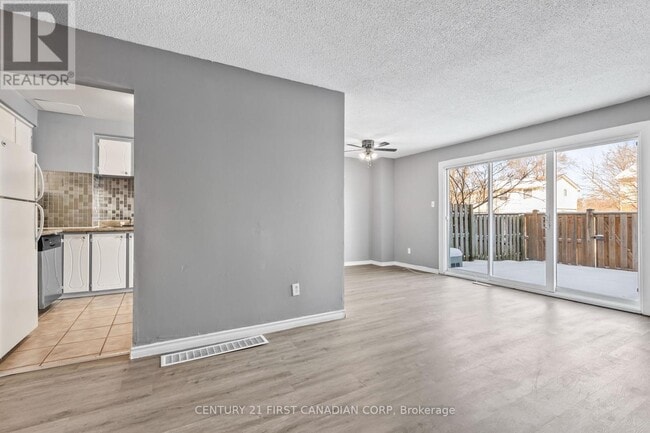Photo - 500 Osgoode Dr