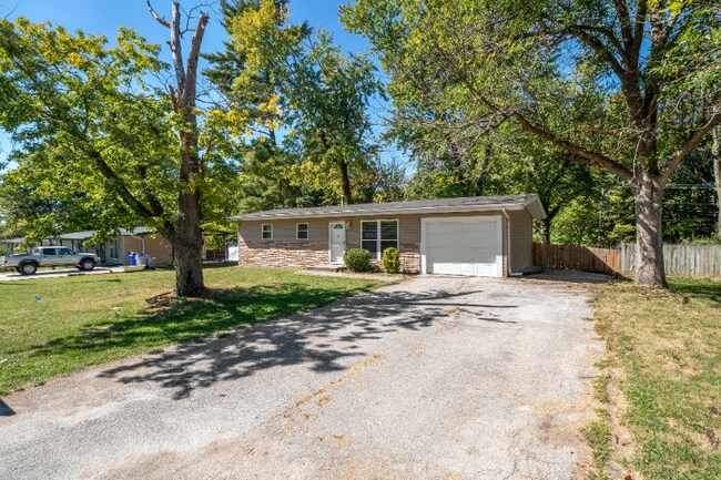 Photo - 121 Sunglow Dr