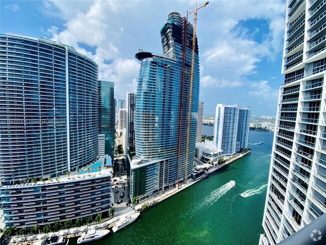 Building Photo - 475 Brickell Ave Unit 3715 Rental