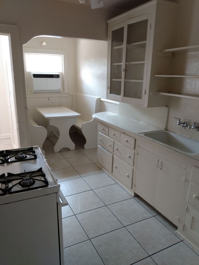 Photo - 1 Bedroom, 1 Bath Duplex in Hanford