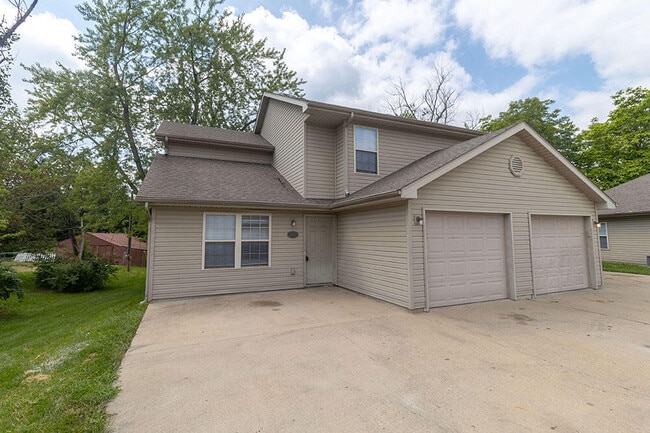 Building Photo - 2117 N Ballenger Ln