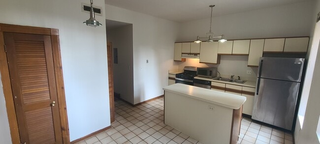Photo - 2352 N Cleveland Ave Unit 2