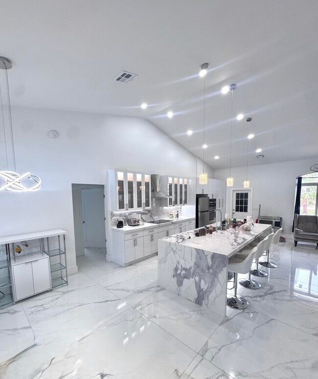 Photo - 14618 Temple Blvd