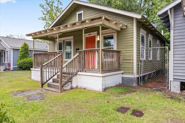 Building Photo - Savannah Eastside Home | 2 Bed 1 Bath | Remodeled Kitchen | In-Unit W/D | Private Driveway