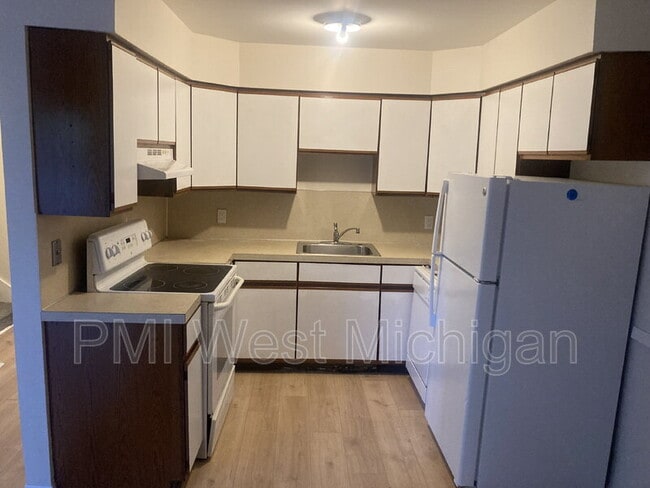 Photo - 6043 In the Pines Dr SE