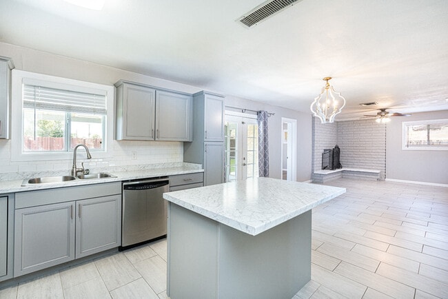 Photo - Greeat Single family home in Tempe! Close to ASU!