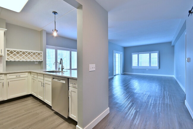 Photo - 210 N Addison Ave