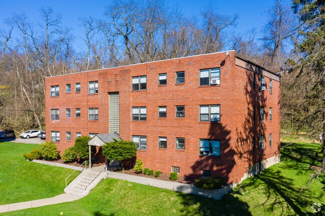 Brentshire Gardens Apartments For Rent In Pittsburgh Pa Forrent Com