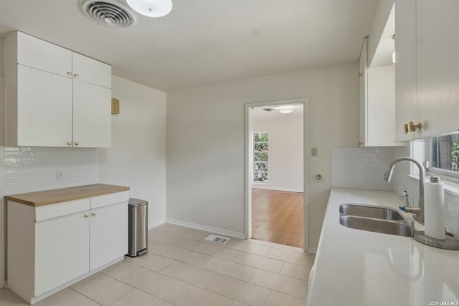 Photo - 207 Canyon Dr