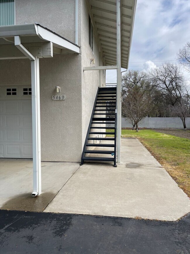 Photo - 3 BED 2 BATH W/ATTACHED MOTHER-IN-LAW SUITE *SOLAR PANELS ON ROOF = LOW ELECTRIC BILL*