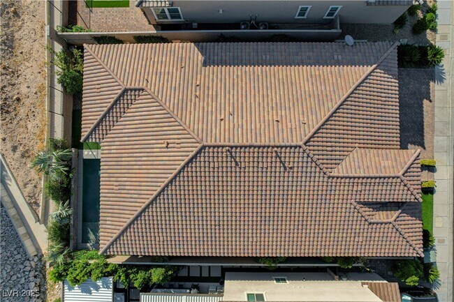 Building Photo - 3943 Reyes Ave