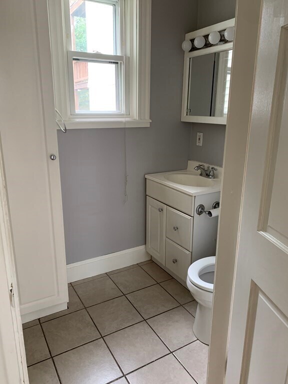 847 E 5th St Unit 1