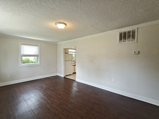 Photo - 444 Colonial Rd