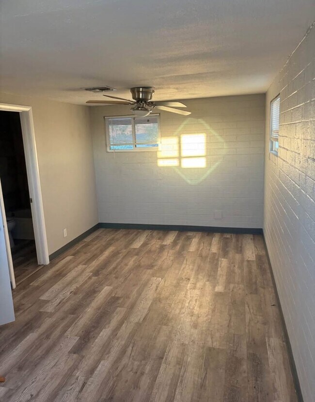Photo - 1402 W Mercer Ln Unit 2