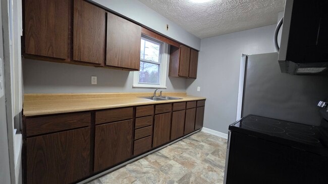 Photo - 530 Fleming Rd