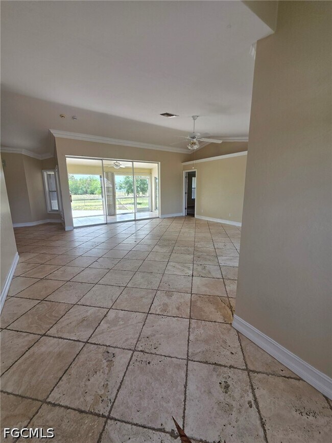 Photo - 820 Rue Labeau Cir