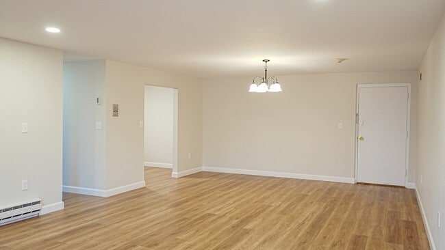 Building Photo - 1321 Worcester Rd Unit 501