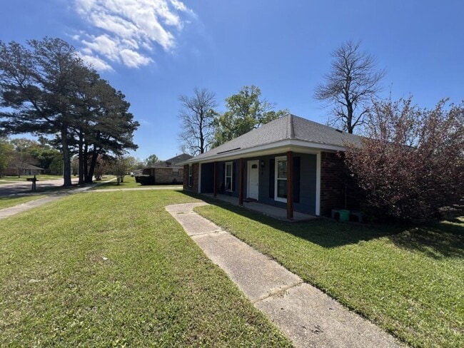 Photo - Spacious 5BR Home in Avalon – Dual Master Suites + Modern Updates!